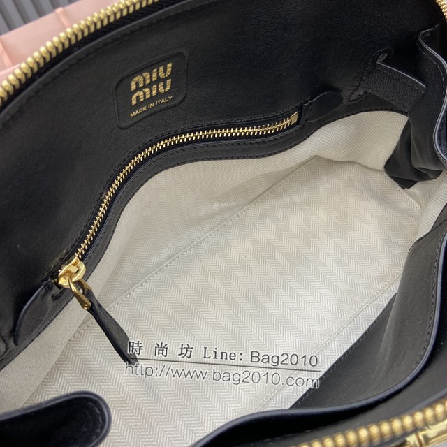 miumiu專櫃繆繆最新款爆款保齡球包原廠皮革手提包 jh2342型號：5bb168